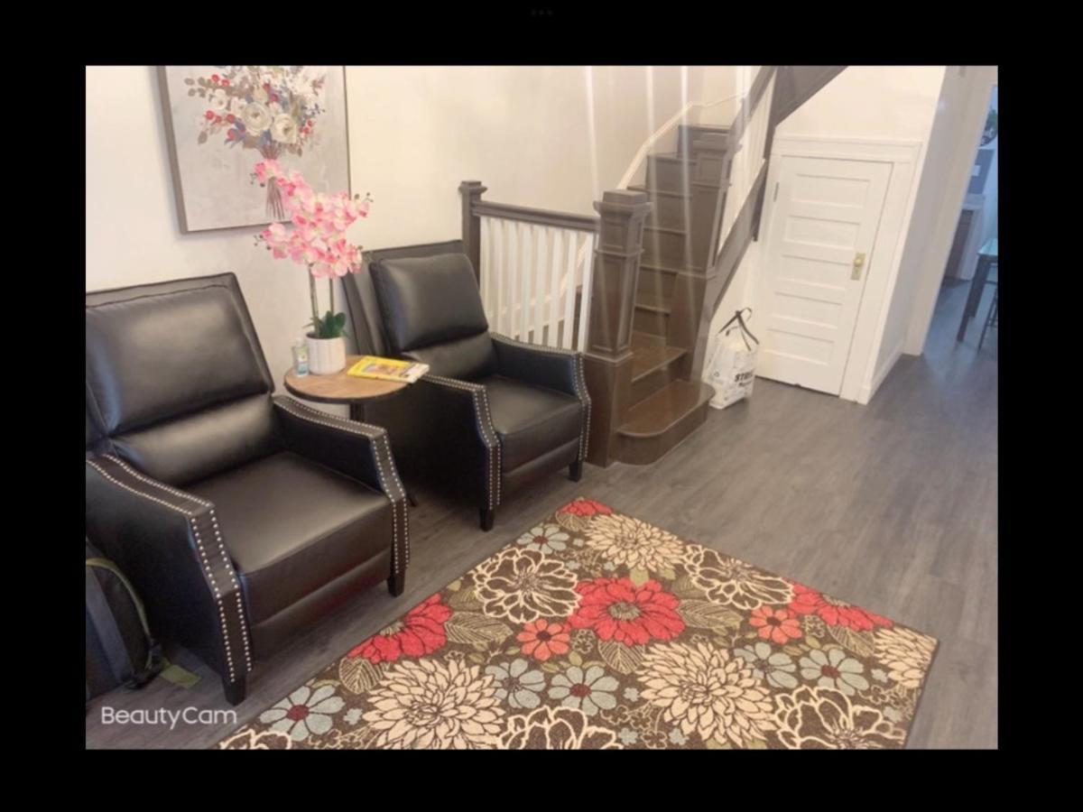 Brand New Bedroom With Tv Next Jhu Baltimora Esterno foto