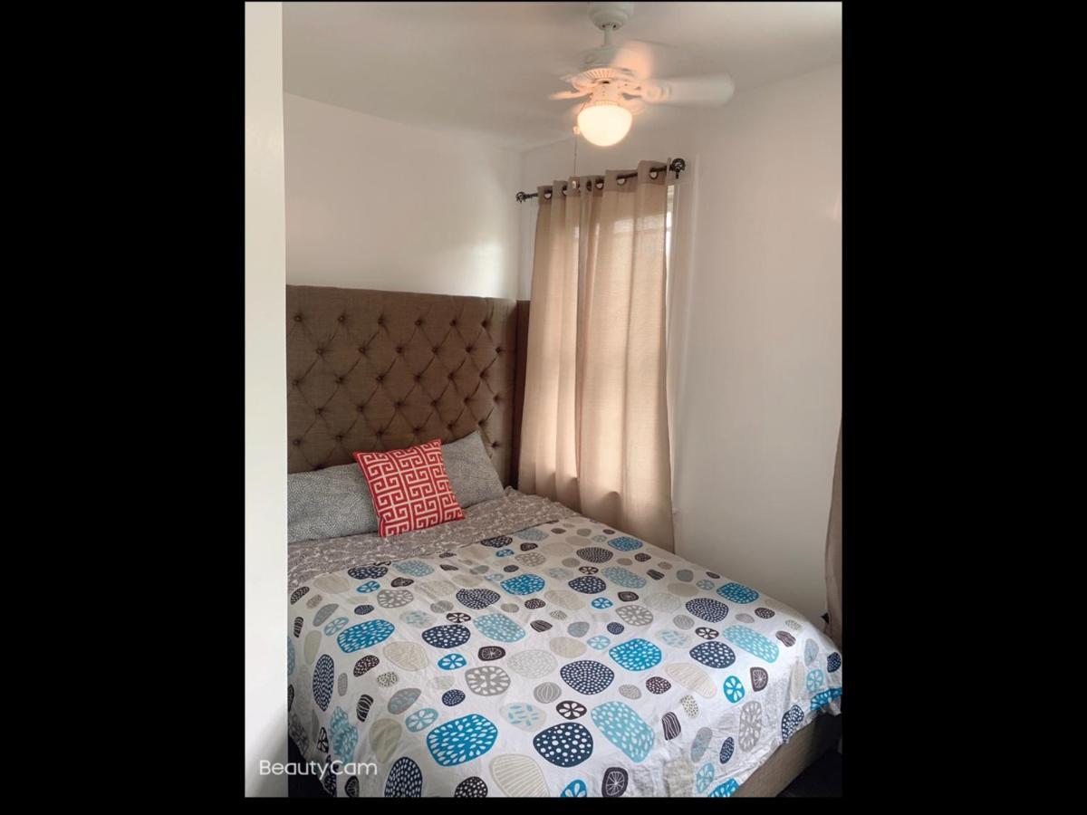 Brand New Bedroom With Tv Next Jhu Baltimora Esterno foto