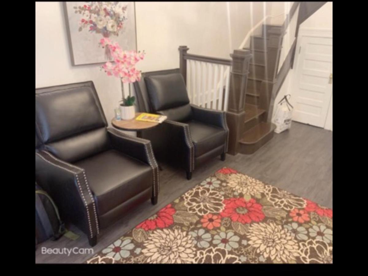 Brand New Bedroom With Tv Next Jhu Baltimora Esterno foto